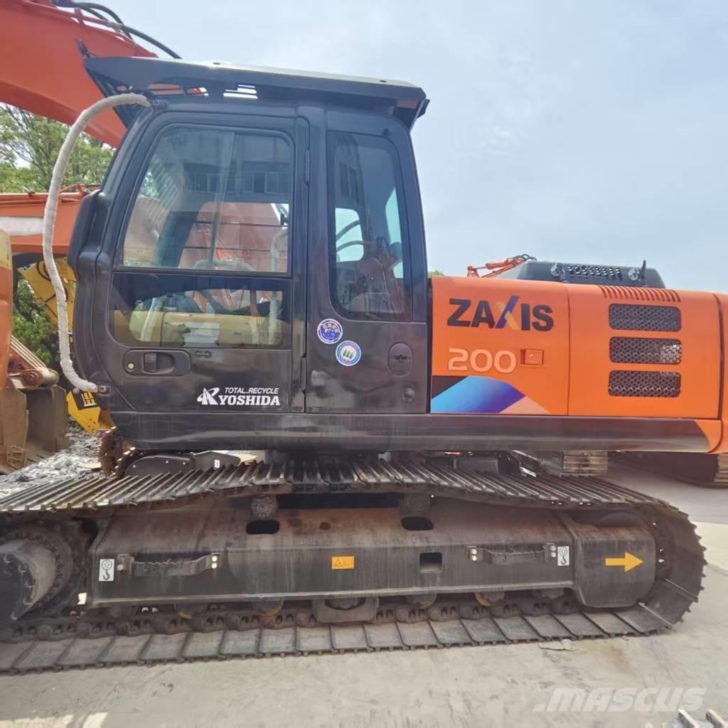 Hitachi ZX 200 Гусеничні екскаватори