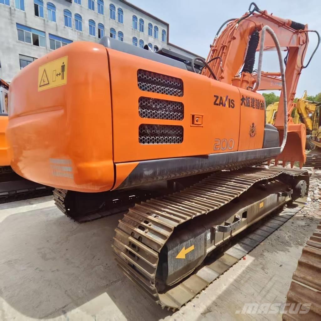 Hitachi ZX 200 Гусеничні екскаватори