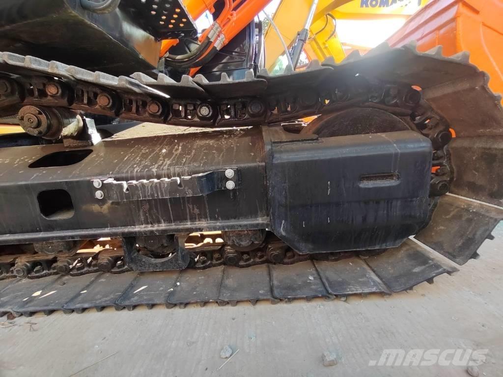 Hitachi ZX 200 Гусеничні екскаватори