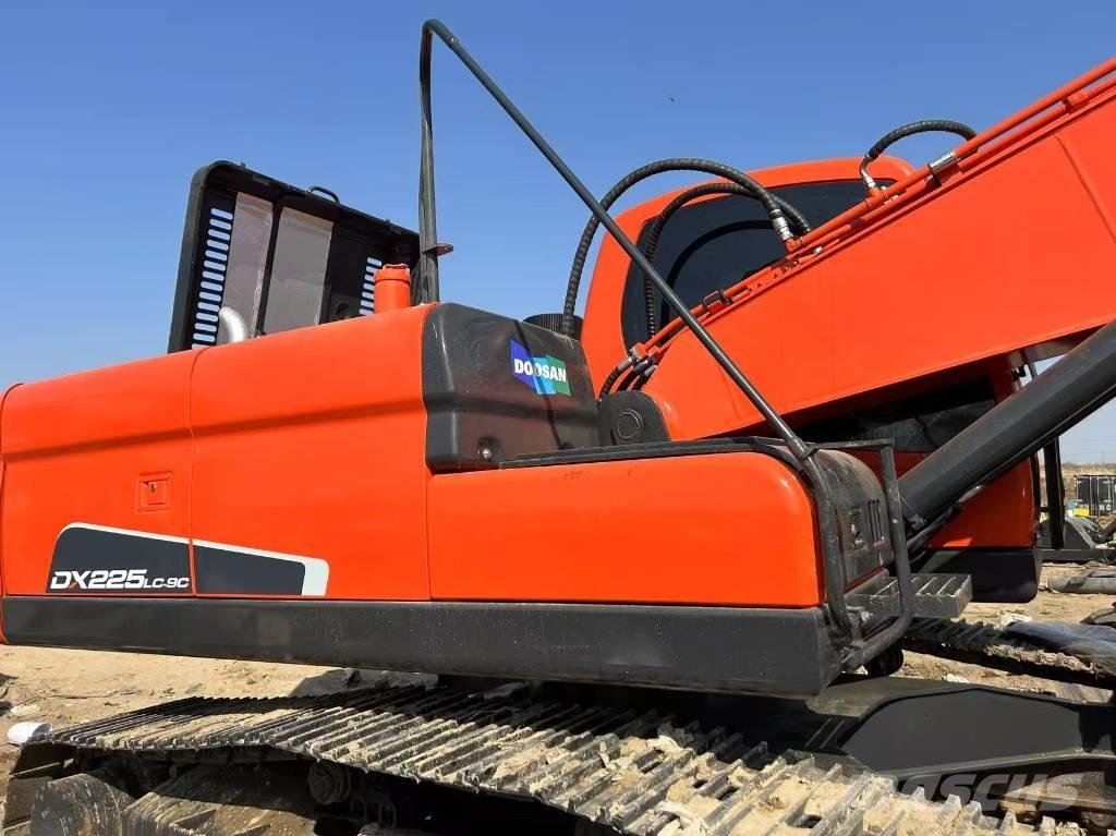 Doosan DX225LC-9C Гусеничні екскаватори