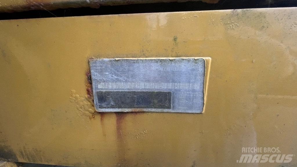 CAT 324 D L Гусеничні екскаватори