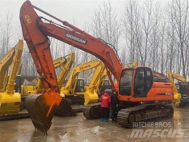 Doosan DX300LC Гусеничні екскаватори