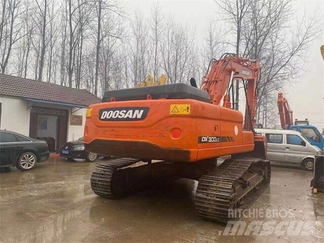 Doosan DX300LC Гусеничні екскаватори