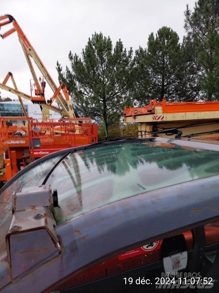 Manitou MT1440 Телескопічні навантажувачі