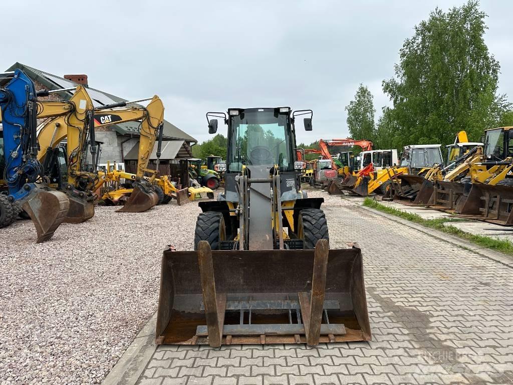 New Holland W 70 TC Фронтальні навантажувачі