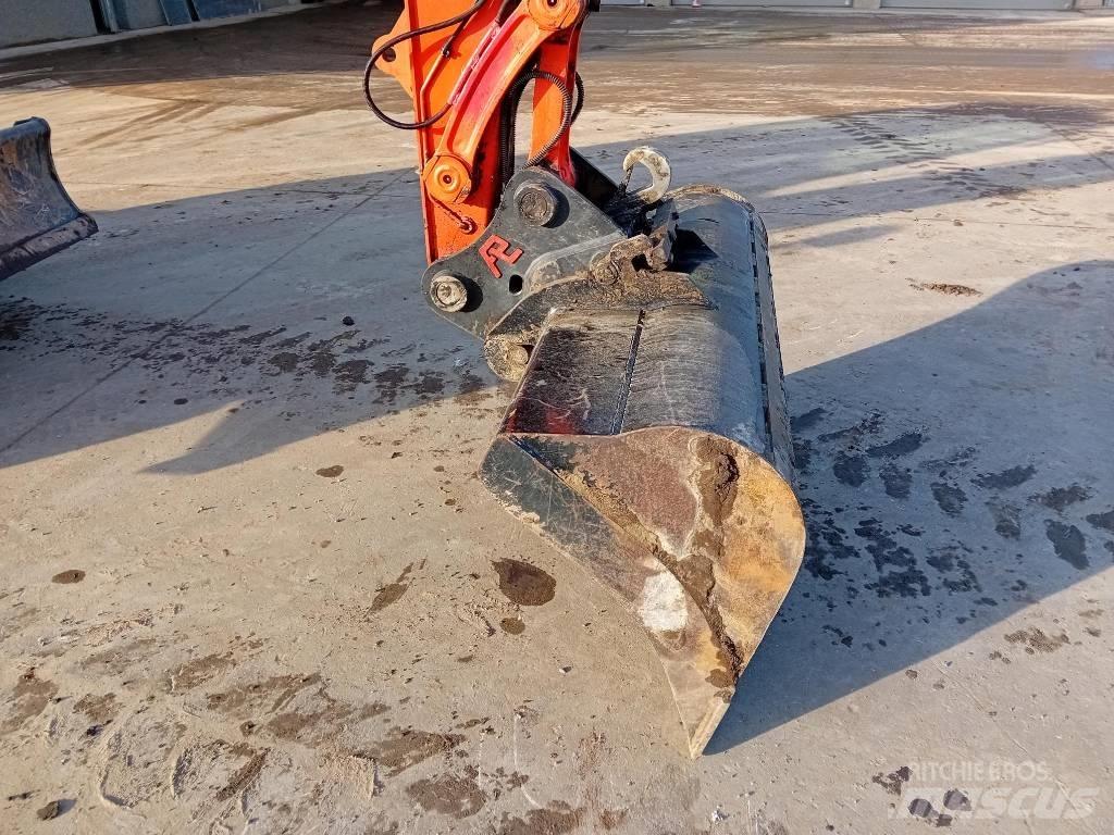 Kubota KX 080 Середні екскаватори 7т. - 12т.