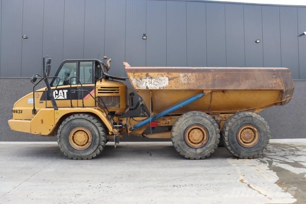 CAT 730 Зчленовані самоскиди