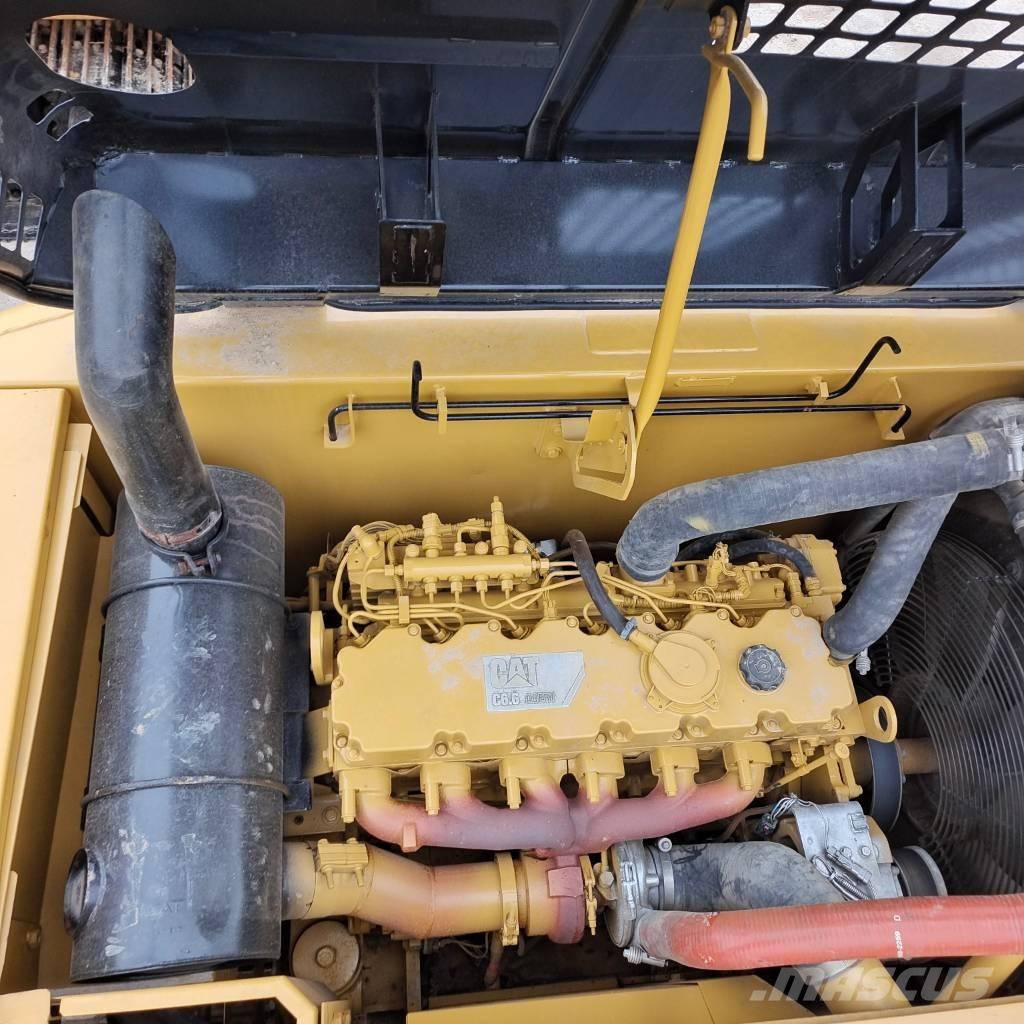 CAT 320 D2L Гусеничні екскаватори