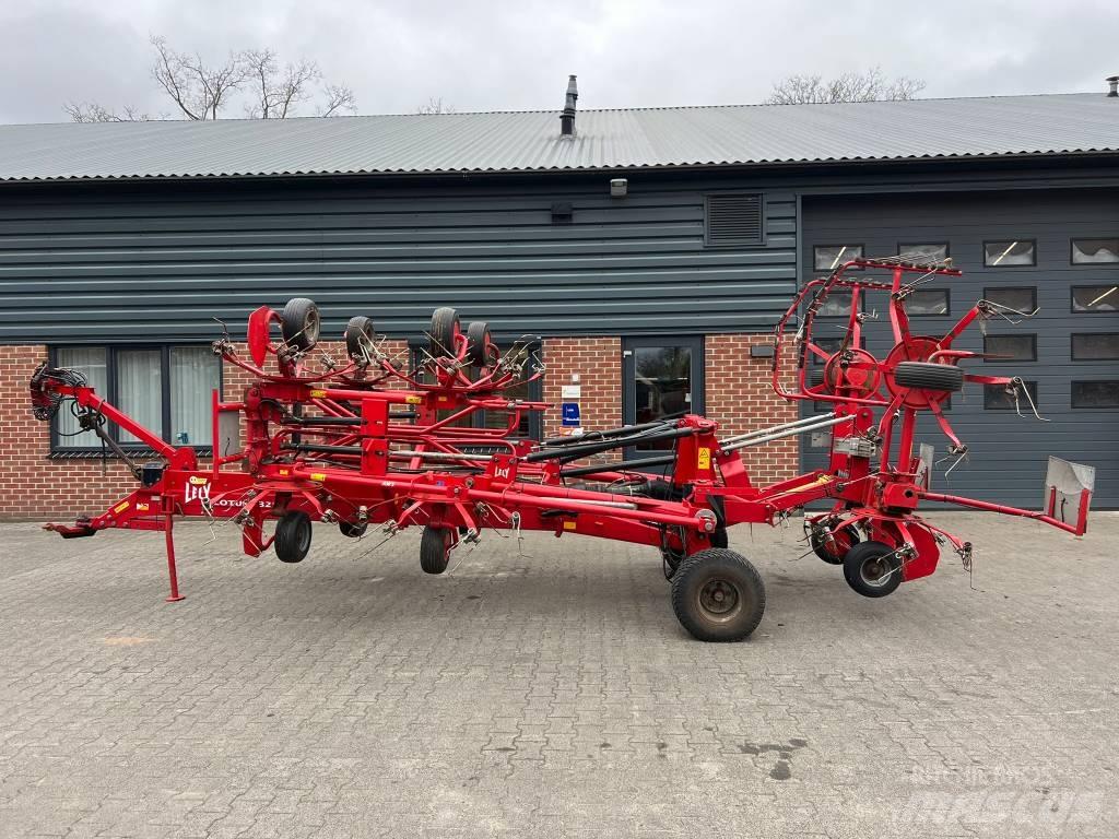 Lely Lotus 1325 Граблі і сінозворушувачі