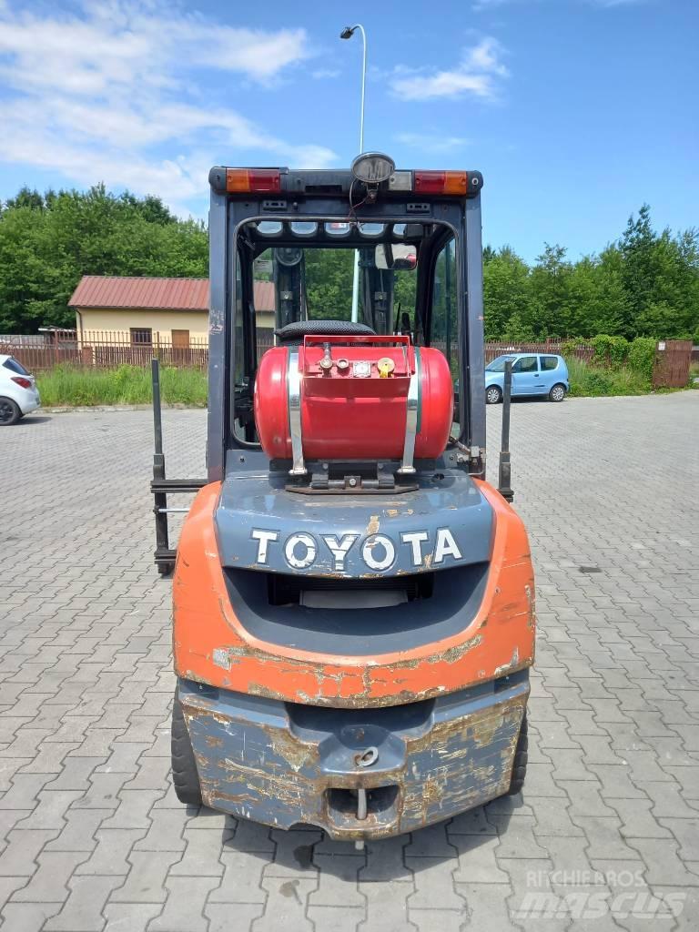 Toyota 8 FGF 30 Газові навантажувачі