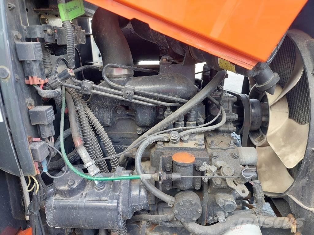 Kioti CK 2810 HST Трактори