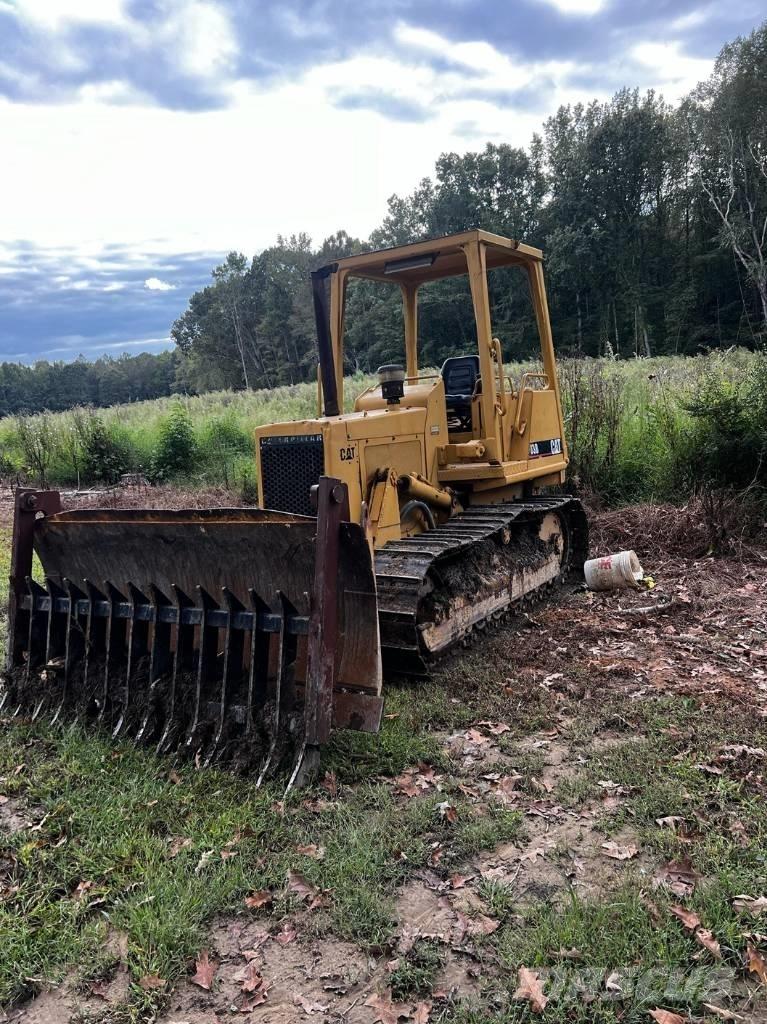 CAT D 3 B Гусеничні бульдозери