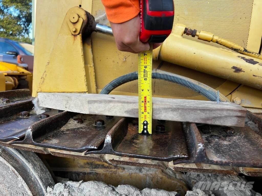 CAT D 3 B Гусеничні бульдозери