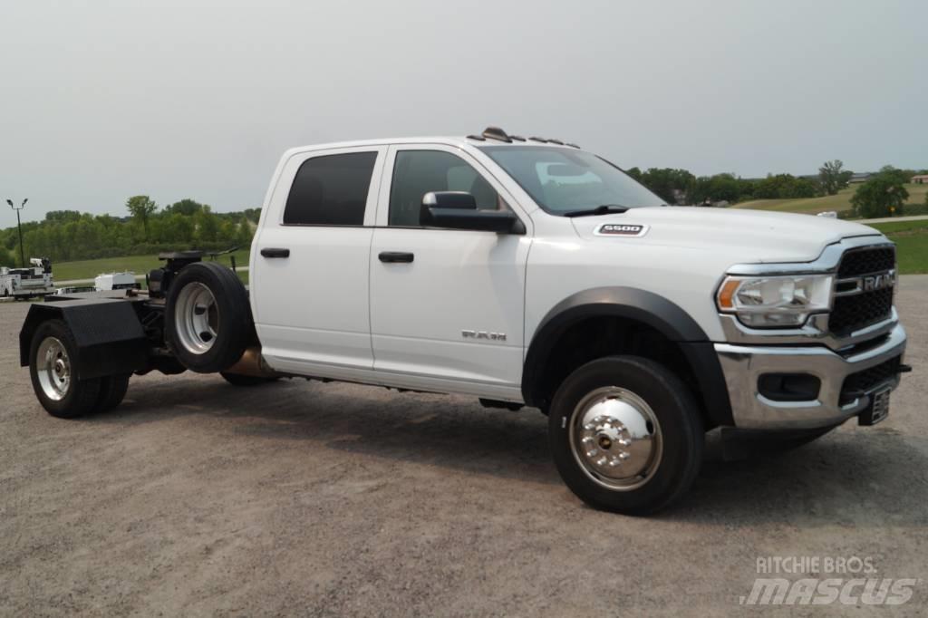RAM 5500 TRADESMAN Шасі з кабіною