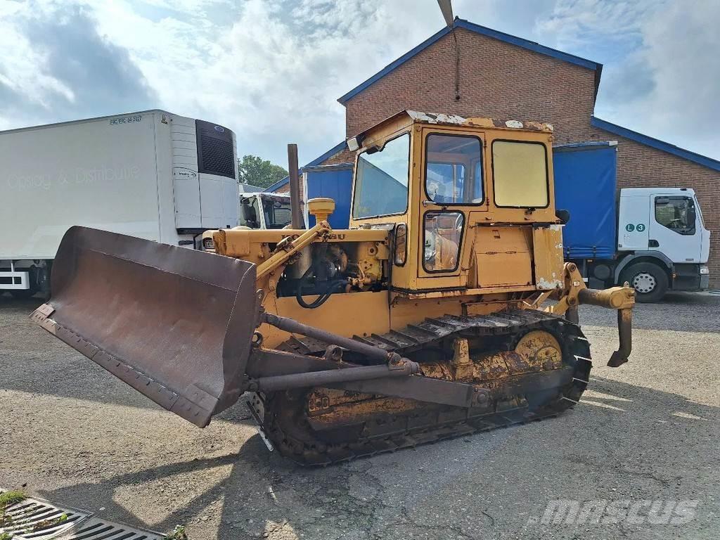 Komatsu D45-1 Гусеничні бульдозери