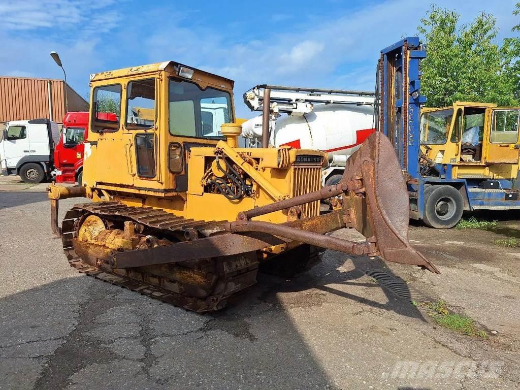 Komatsu D45-1 Гусеничні бульдозери
