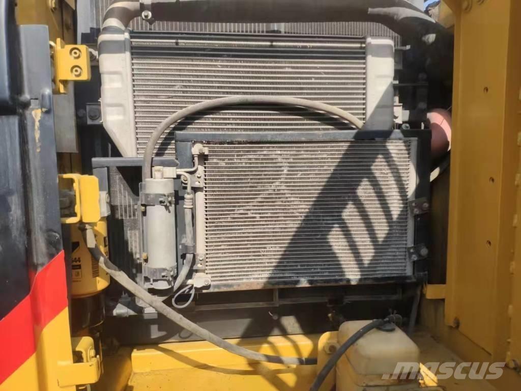 CAT 320 B Гусеничні екскаватори