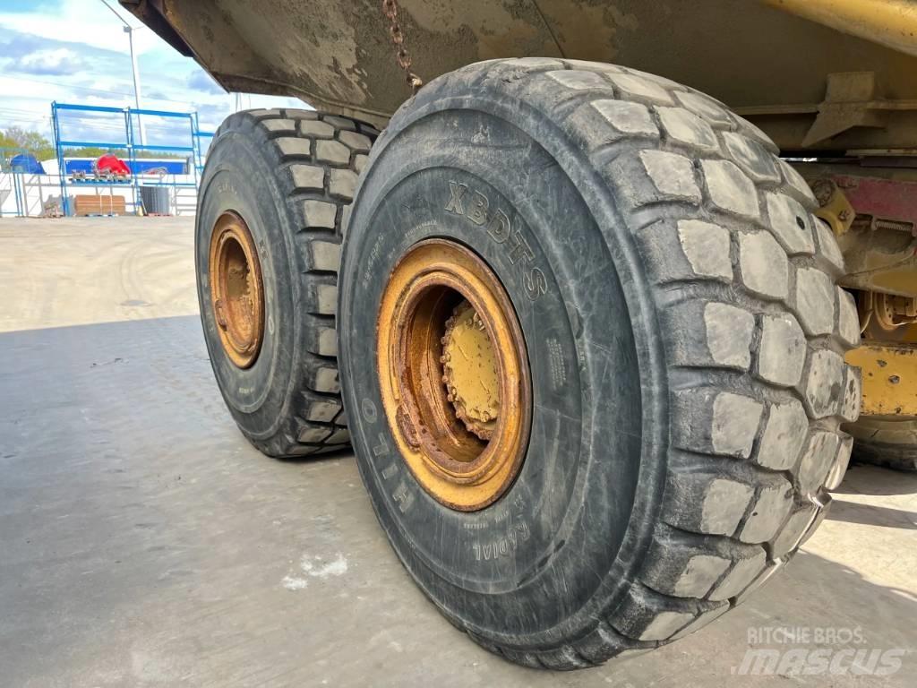 CAT 740 Зчленовані самоскиди