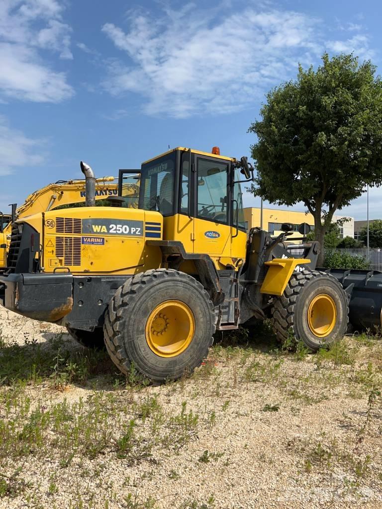 Komatsu WA 250 PZ-6 Фронтальні навантажувачі