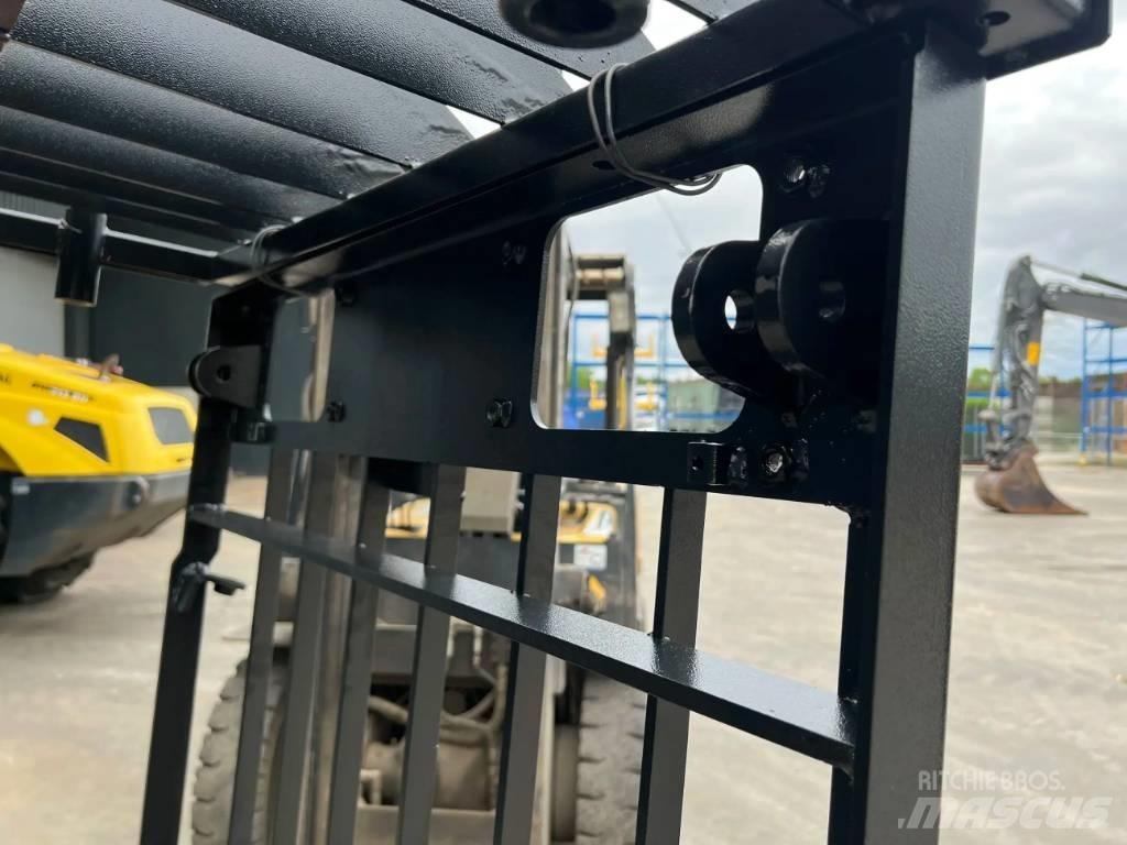 CAT 329D Guard Кабіна