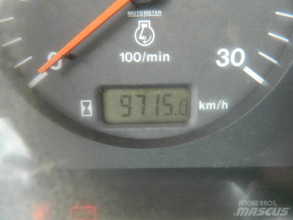 Valtra 8150 Трактори