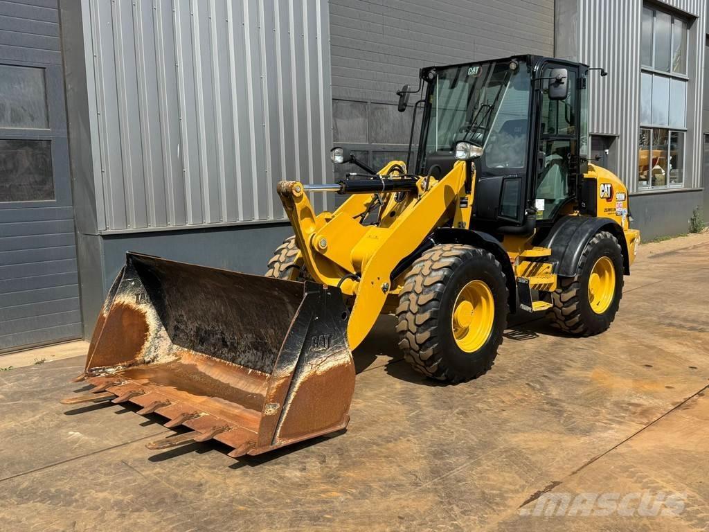 CAT 908M Фронтальні навантажувачі