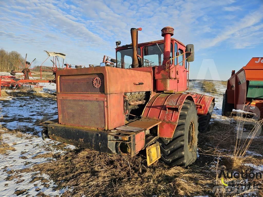 Kirovets K-700 Трактори