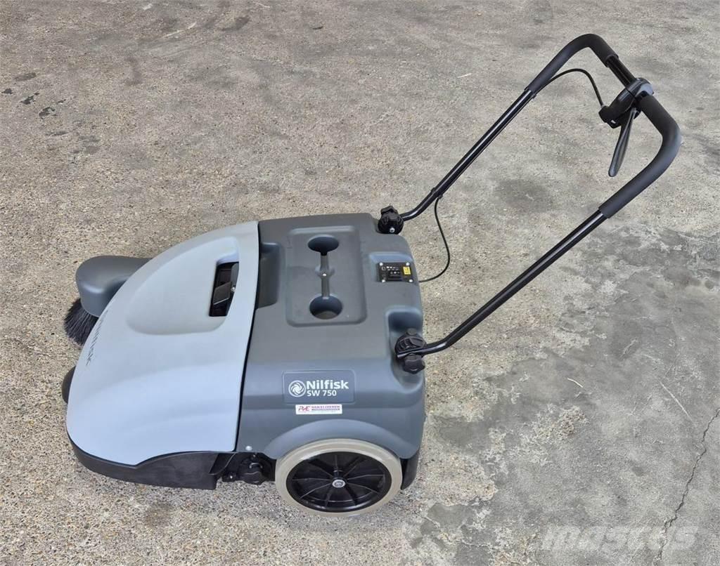 Nilfisk SW 750 Підмітальні машини