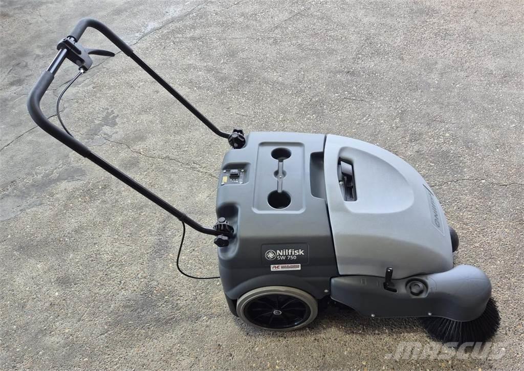Nilfisk SW 750 Підмітальні машини