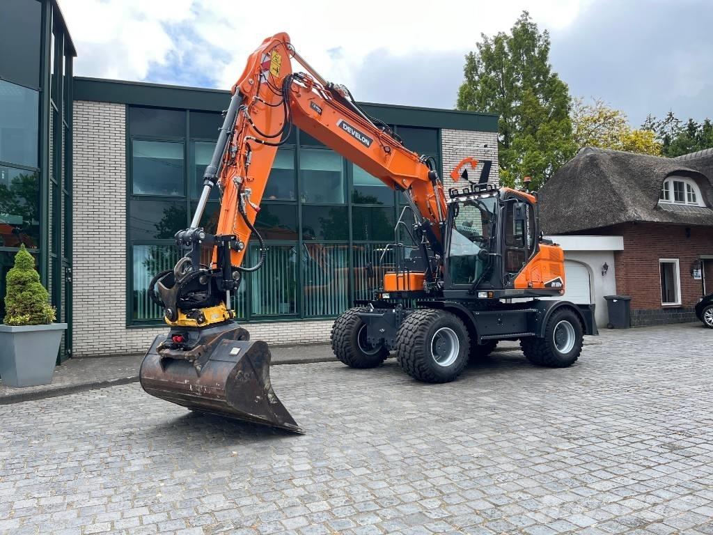 Develon DX 160 W-7 Колісні екскаватори