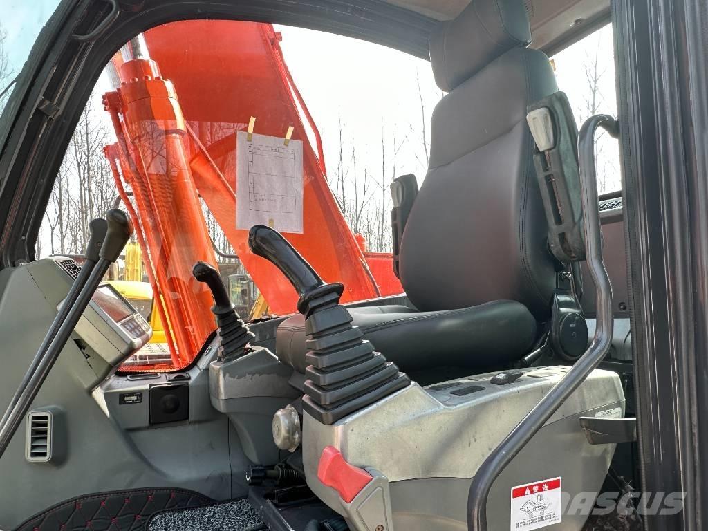 Doosan DX160LC Гусеничні екскаватори