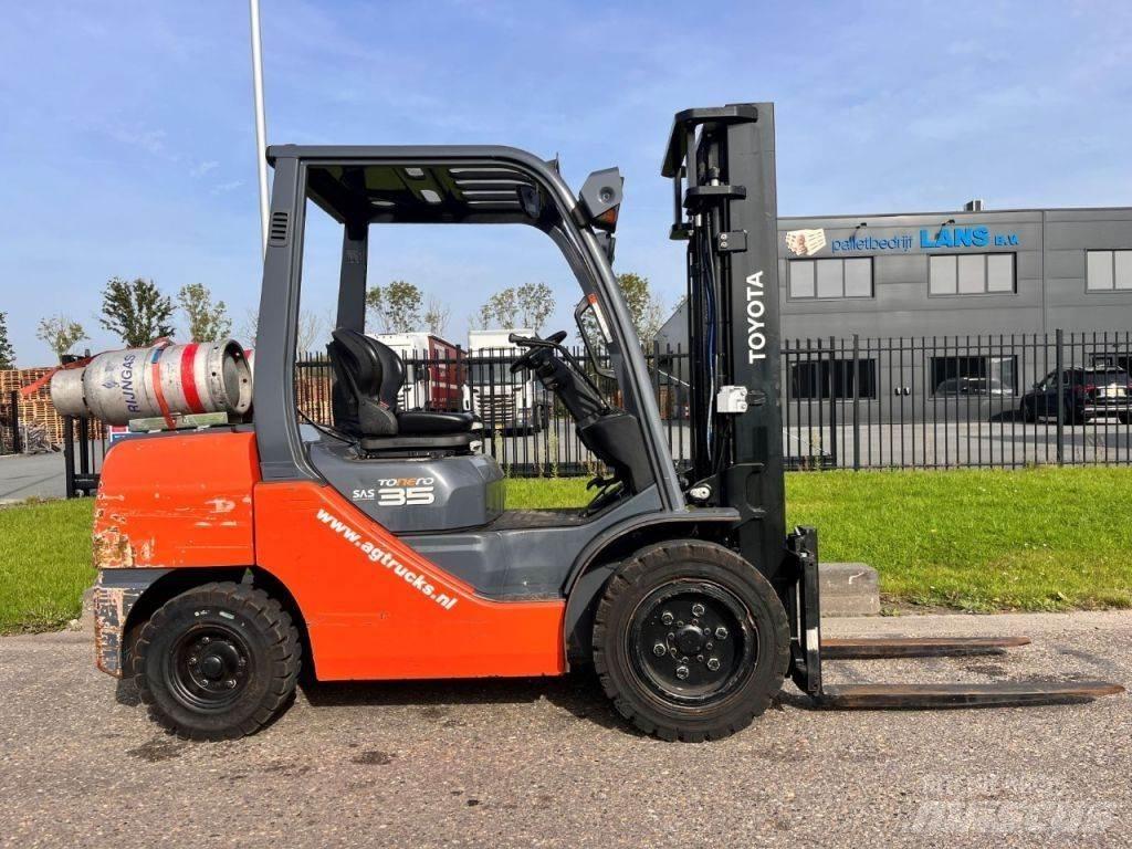 Toyota 02-8FGJF35 Газові навантажувачі