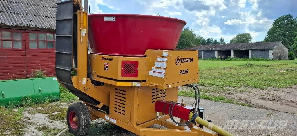 Haybuster H-835 Роздрібнювачі, різаки і розпаковувачі тюків