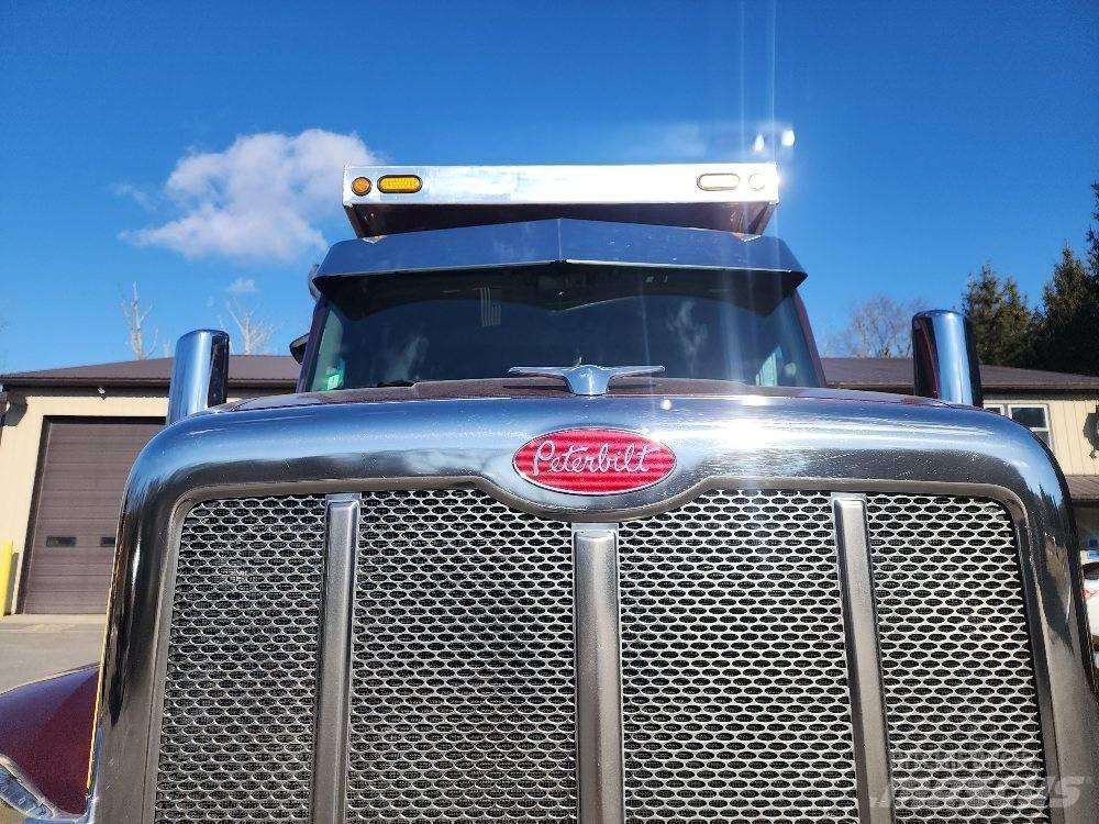 Peterbilt 567 Тягачі