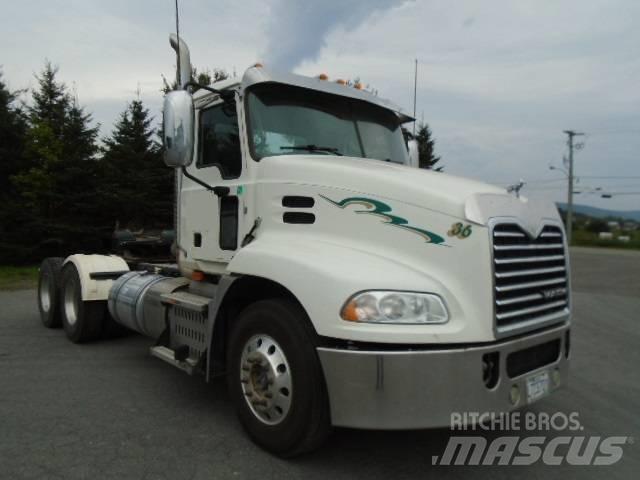 Mack CXU 613 Тягачі