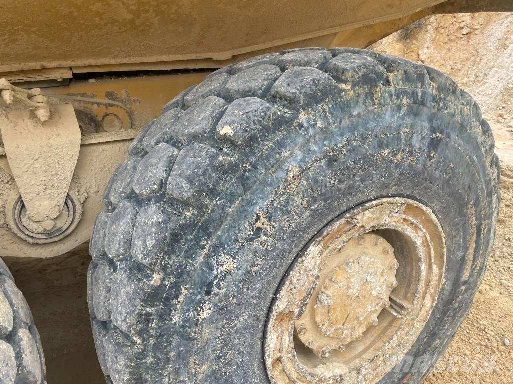 CAT 730 Зчленовані самоскиди