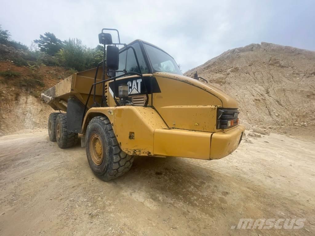 CAT 730 Зчленовані самоскиди