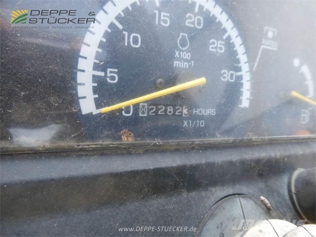 John Deere 2320 Трактори