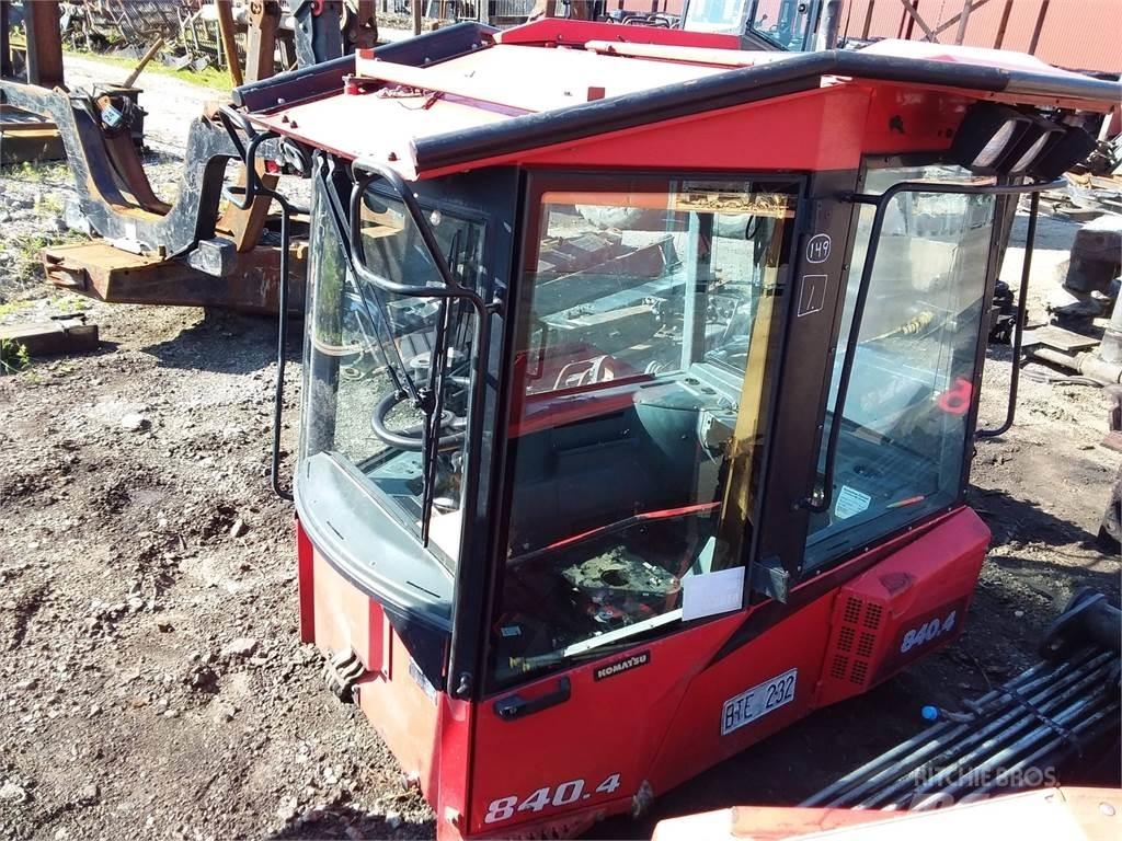 Komatsu 840.4 Кабіна