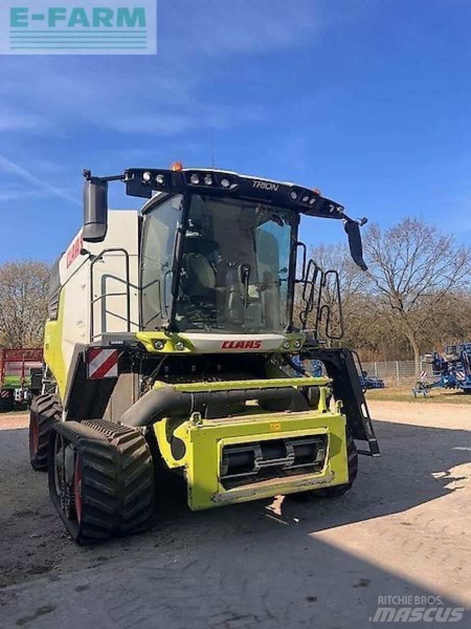 CLAAS trion 730tt Зернозбиральні комбайни