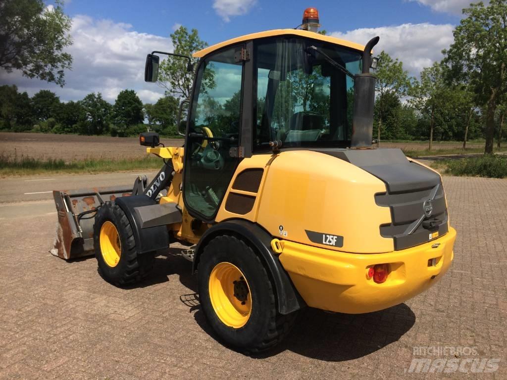 Volvo L 25 F Фронтальні навантажувачі