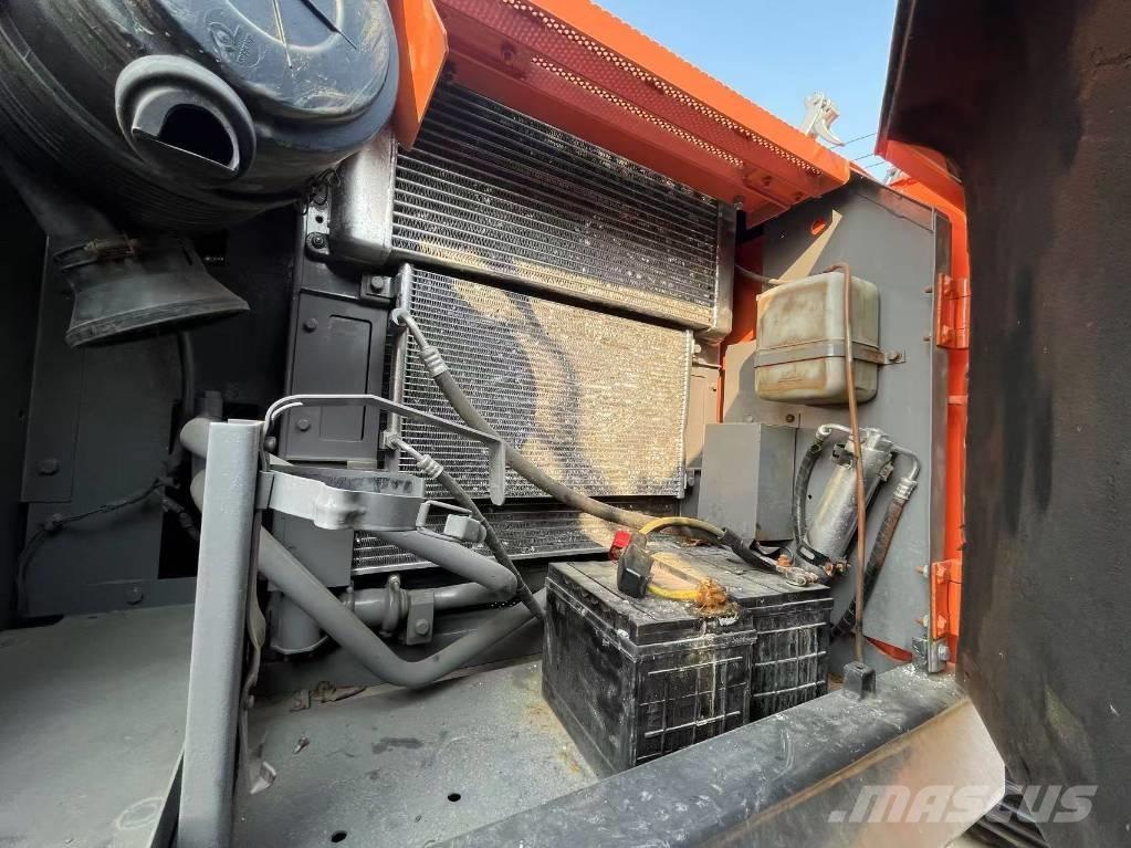Hitachi ZX 160 LC Гусеничні екскаватори