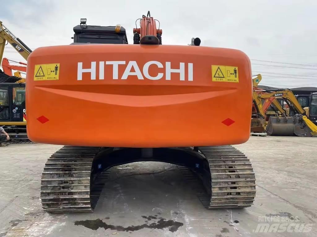 Hitachi ZX 200 Гусеничні екскаватори