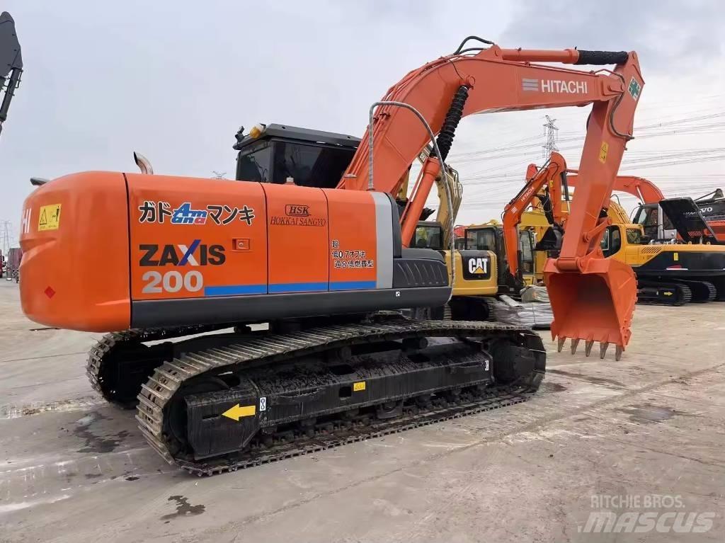 Hitachi ZX 200 Гусеничні екскаватори