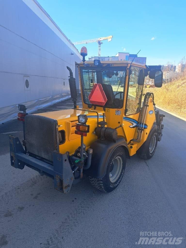 Wille 355 B Підсобні машини