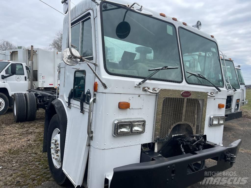 Peterbilt 320 Шасі з кабіною