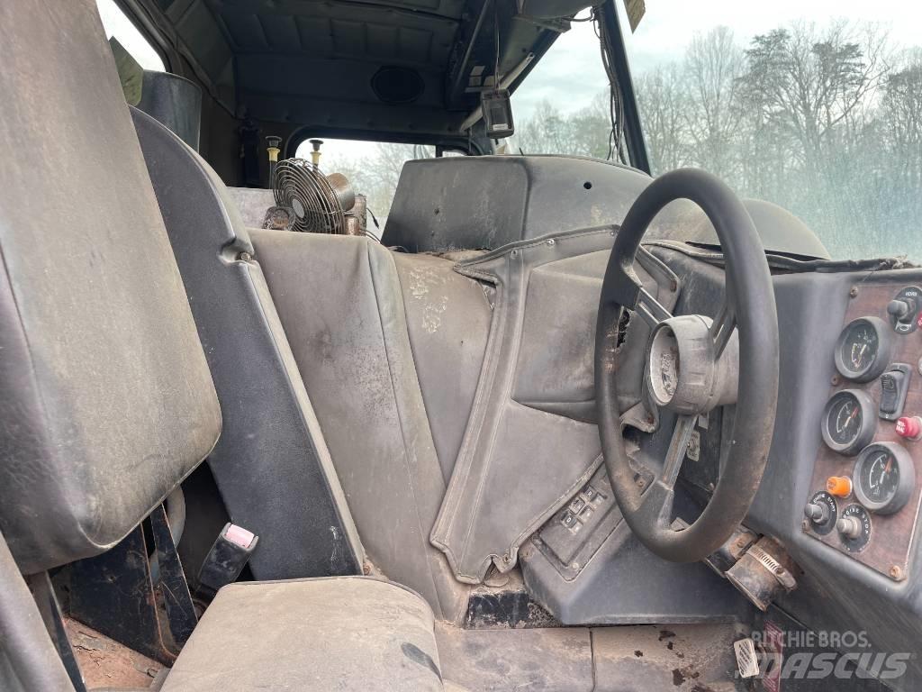 Peterbilt 320 Шасі з кабіною