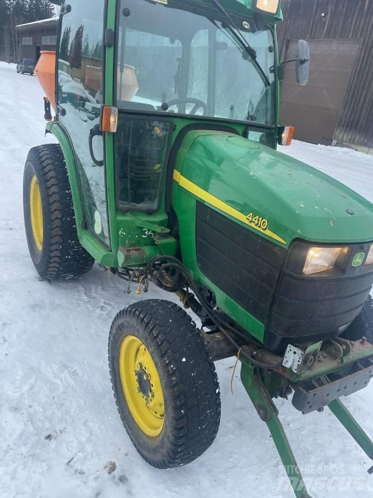 John Deere 4410 Трактори