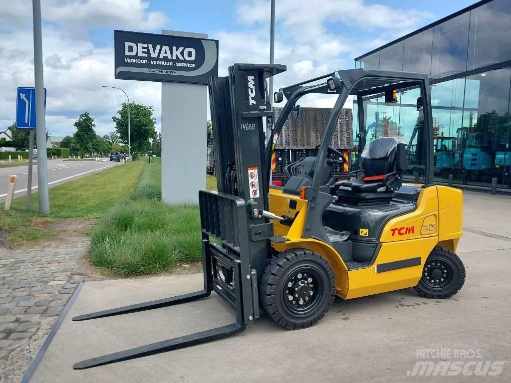 TCM FD25 E2  (*NEW) Дизельні навантажувачі