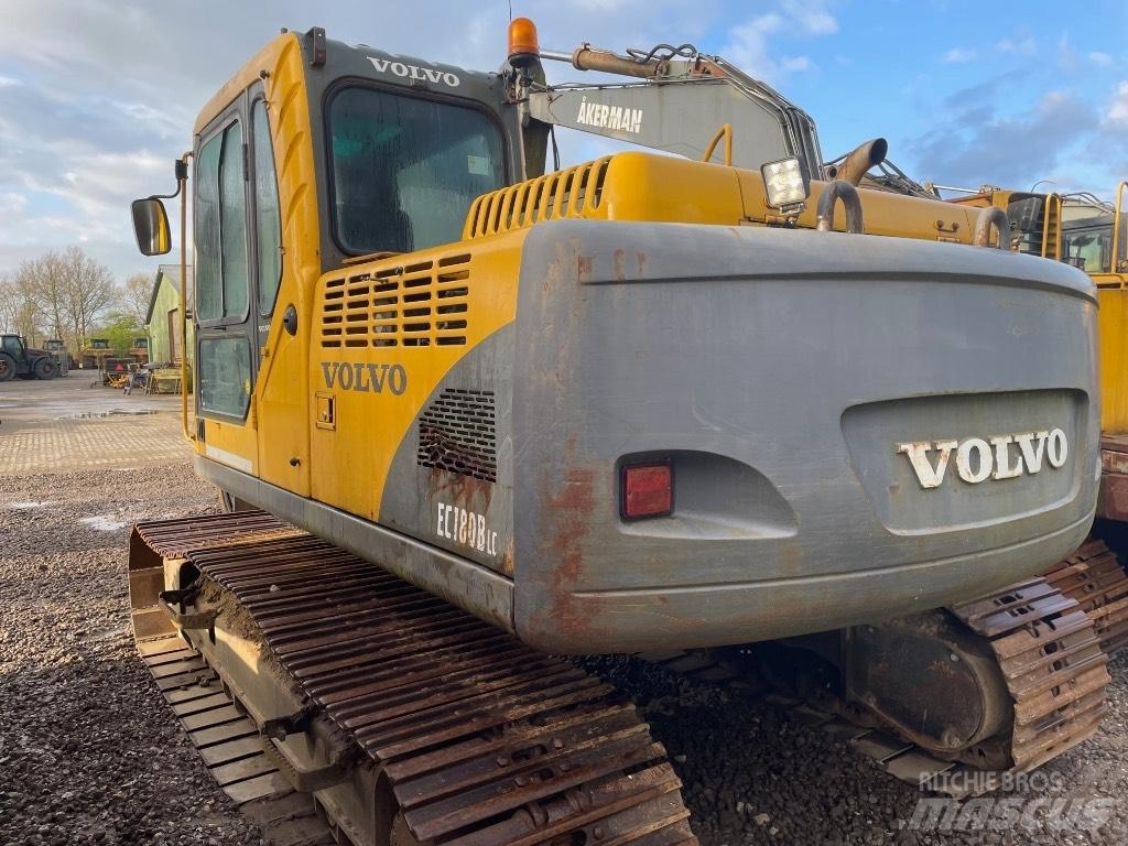 Volvo EC180B Гусеничні екскаватори